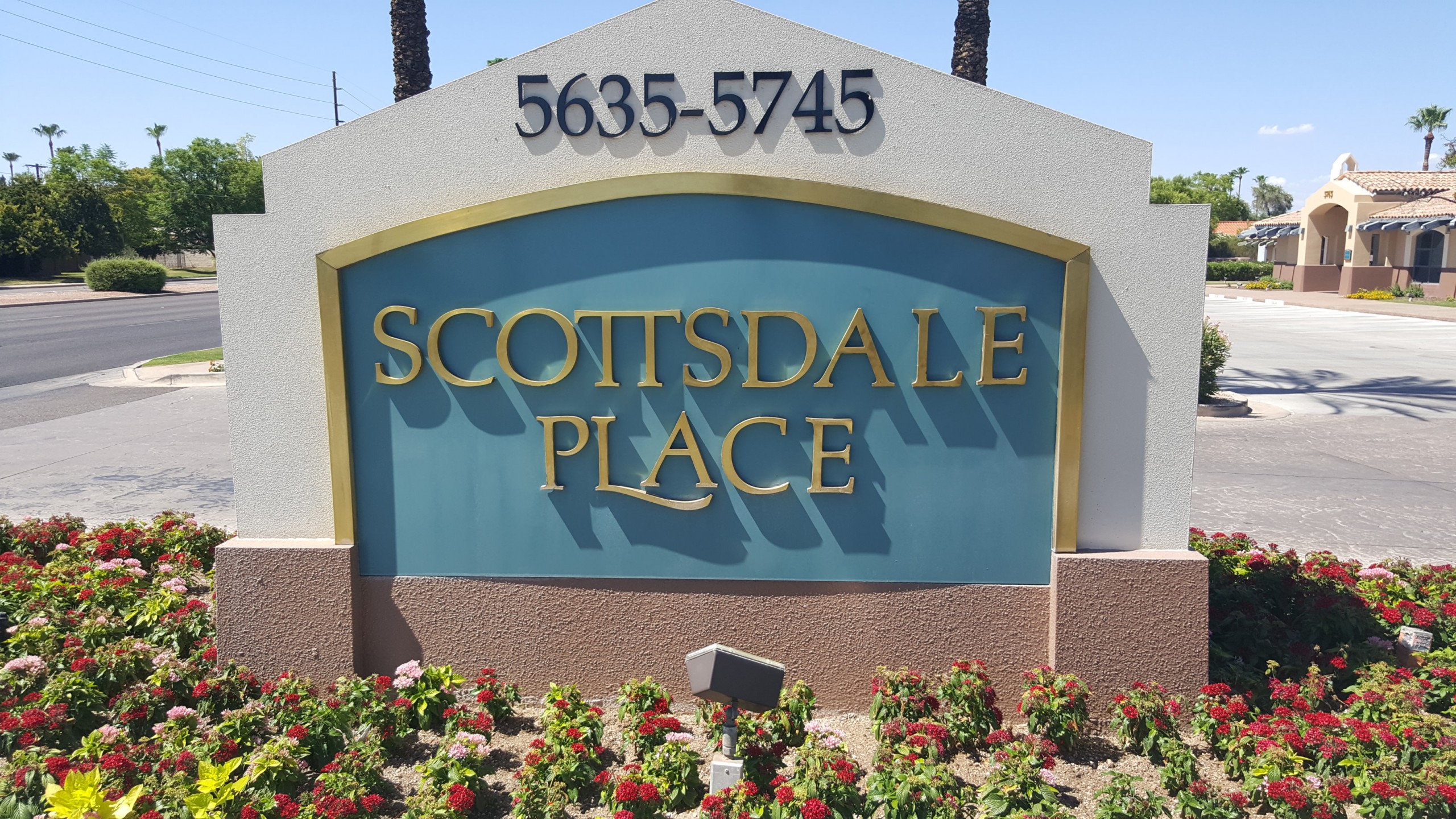 scottsdale-sign-on-road-to-get-to-office